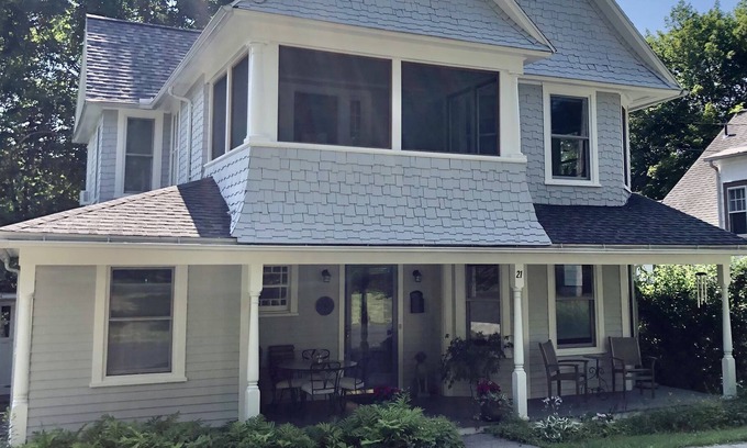 Great Barrington Casa | Beautiful, newly-renovated house on 'the Hill' within easy walk to town and lake