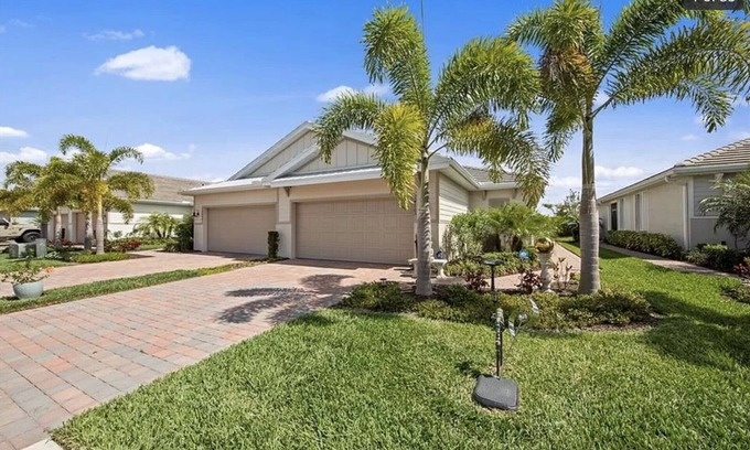 Naples Casa | Beautiful newly furnished Villa in a resort community with tons of amenities