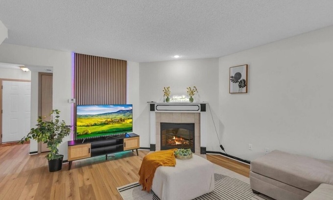 Blue Springs Casa | Beautiful newly renovated pet friendly townhome near Lake Tapawingo -Sleeps 4