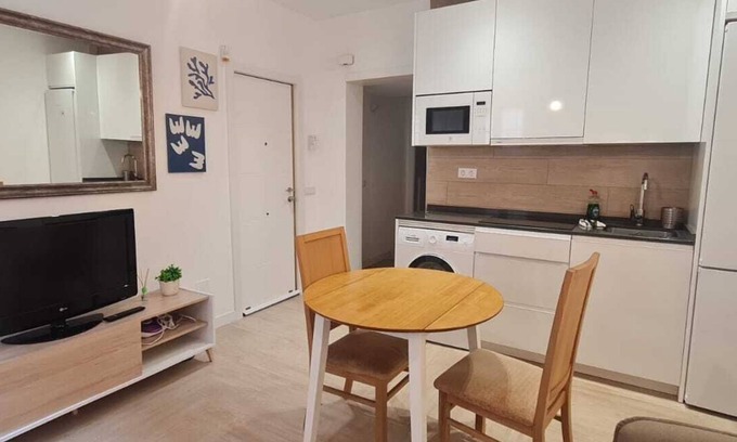 Vista Alegre Apartamento | Beautiful newly refurbished flat