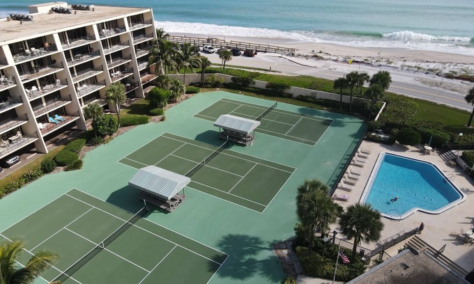 Central Beach Condominio | Beautiful newly renovated condo right on the ocean!