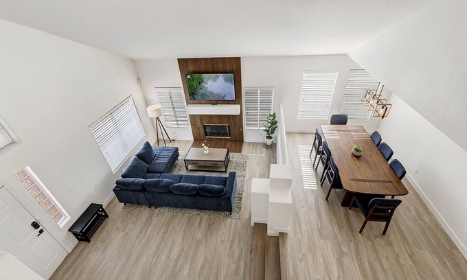 Rhodes Ranch Casa | Beautiful Newly Renovated 4 Bed House U024