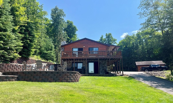 Marenisco Casa | Beautiful, newly renovated log lakefront home, 3BD, 2 BA, high speed WiFi