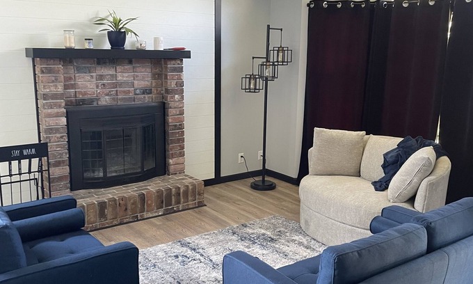 Alvadore Casa | Beautiful, newly-renovated three bedroom home!
