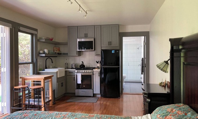 Glenview Apartamento | Beautiful Oakland Hills Studio Apartment