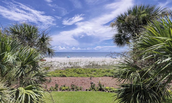 Beach Lagoon Villa | Impresionante frente al mar Turtle Lane Villa en Sea Pines w / Multiple Pools