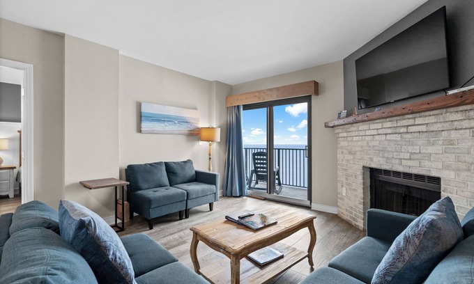 Cherry Grove Beach Condominio | BEAUTIFUL OCEANFRONT PENTHOUSE.