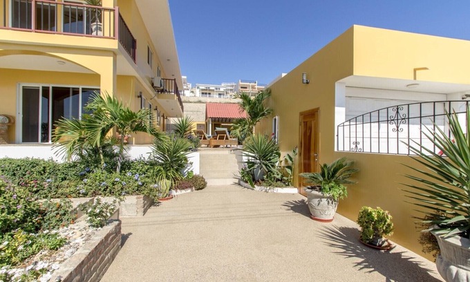 Manta Apartamento | Hermoso Departamento de 2 Dormitorios con Vista al Mar y Piscina