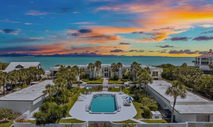 Indian River Shores Condominio | Beautiful ocean front condo, with breath taking sunrises over the Atlantic Ocean