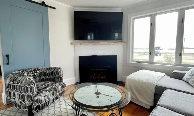 Hull Casa | Beautiful Ocean front home - Quiet neighborhood