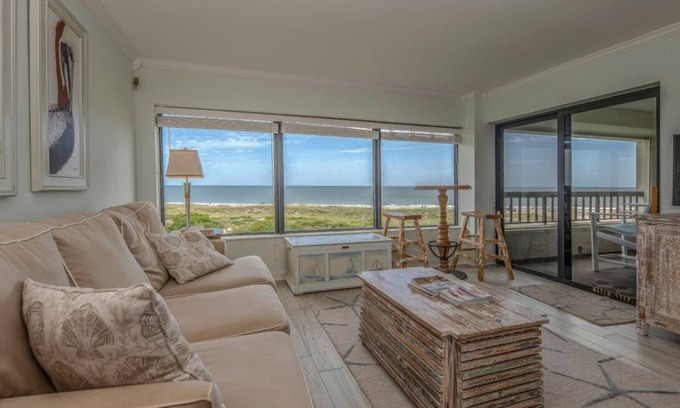 Amelia City Condominio | Hermoso condominio frente al mar con impresionantes vistas a la playa