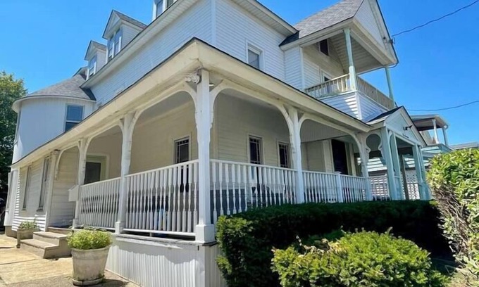 Bradley Beach Casa | Beautiful ocean view large 3rd floor apt with deck