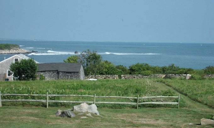 Little Compton Casa | Hermosa Vista al agua de Aislado Cove y Rhode Island Sound