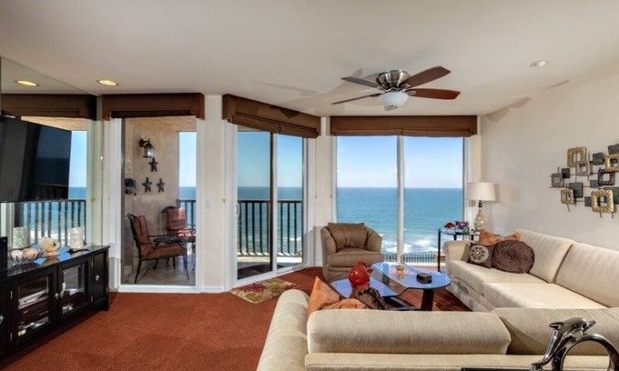 Solana Beach Condominio | BEAUTIFUL OCEAN VIEW--STEPS TO THE BEACH