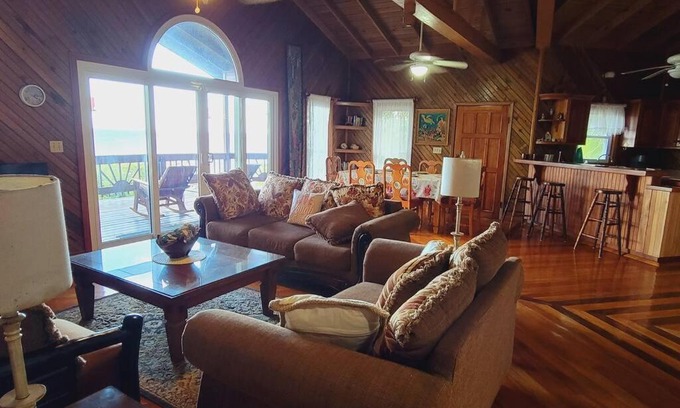 Antoneys Cay Casa | Beautiful Ocean Views, Sandy Bay