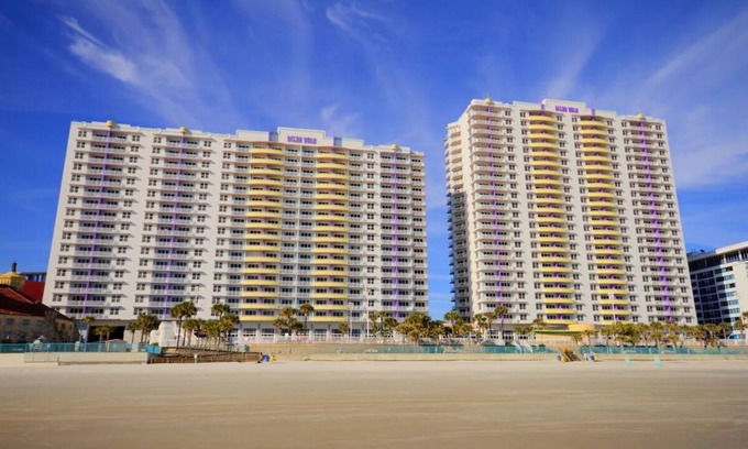 Smith's Memento Complejo | Beautiful Ocean Walk 1Bed/1Bath in Daytona Beach, FL!