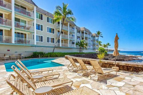 Kailua-Kona Casa | Beautiful Oceanfront Welcomes you at Hale Kona Kai 203 by Casago Kona