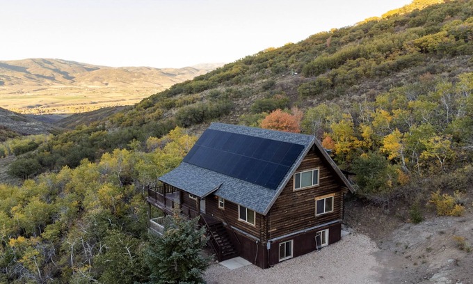 Kamas Cabina | Beautiful Off-Grid Cabin 13 miles from Park City! Sleeps 14!