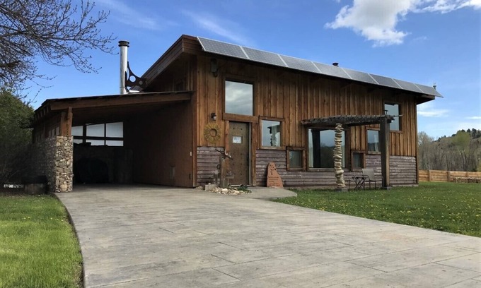 Spearfish Cabaña | Beautiful Off-Grid Living @ Granny Flats