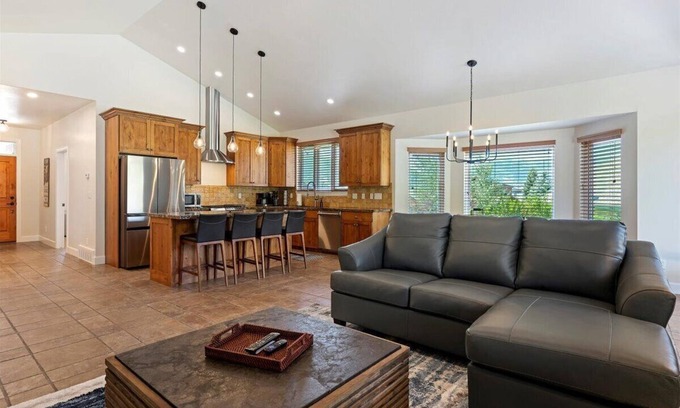 Eden Casa | Beautiful One Level Home | 3 bedrooms