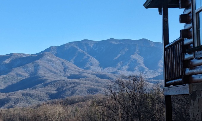 Gatlinburg - Pigeon Forge Cabina | Hermosas vistas, chimenea de cubierta, muy privado y mucho más!