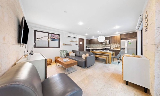 Washington Condominio | Beautiful Palm Beach Haven ~ Pool ~ GYM ~ Rooftop!