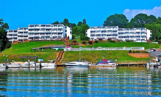 North Shore Condominio | Hermoso condominio Penthouse con increíble vista al lago Smith Mountain
