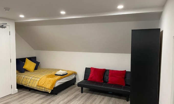 London Borough of Bromley Apartamento | Beautiful Penthouse Studio Flat in Bromley