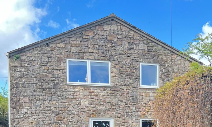 Tidenham Cabaña | Beautiful pet-friendly cottage within four acres of main house, Wye Valley AONB