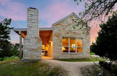 Dripping Springs Casa | Beautiful Pet-Friendly Cottage with Outdoor Fireplace for a Wonderful Escape in Nature near Austin, Texas