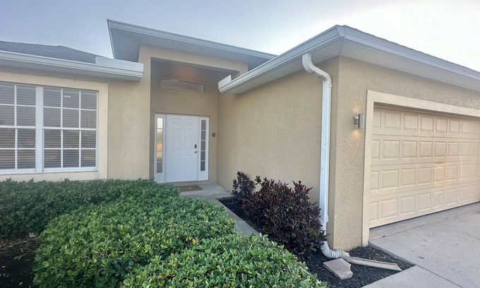 Harris Casa | Beautiful Pet friendly 4BR Property W/Large fenced Backyard Centrally Located