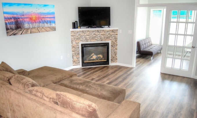 Vaught Condominio | Beautiful Pet friendly in gated community