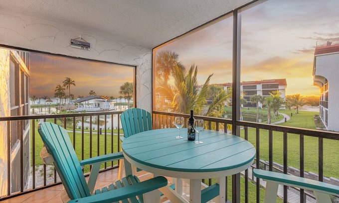 Sanibel Condominio | Beautiful Pointe Santo. Pool and Spa are now OPEN. Welcome back to Sanibel.