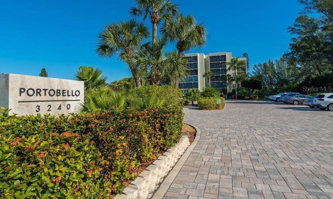 Longboat Key Condominio | Beautiful Portobello Condo Steps to Private Beach, Tennis and Pool