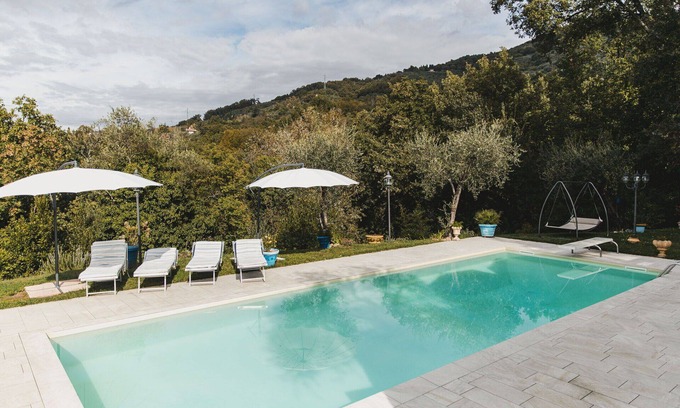 Castelnuovo Magra Villa | Casa de vacaciones privada con A/C, piscina privada, WIFI, TV, patio, vista panorámica
