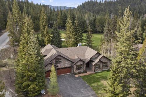 Priest River Casa | Beautiful Priest Lake Home on the Golf Course