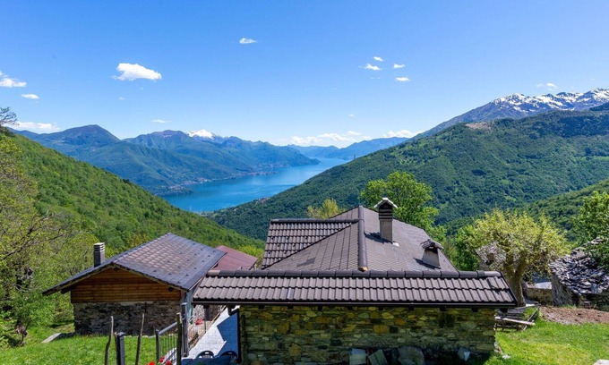 Peglio Casa | Maravillosa casa de vacaciones privada con TV, terraza, mascotas permitida y aparcamiento