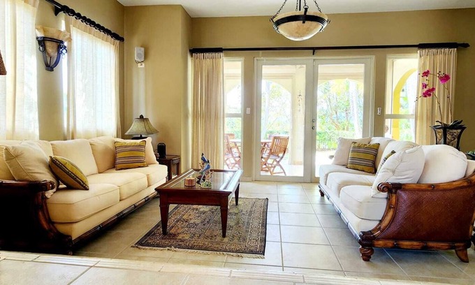 Candelero Abajo Apartamento | Beautiful Private Garden View 4 Bedroom Apartment (Monthly Rentals)