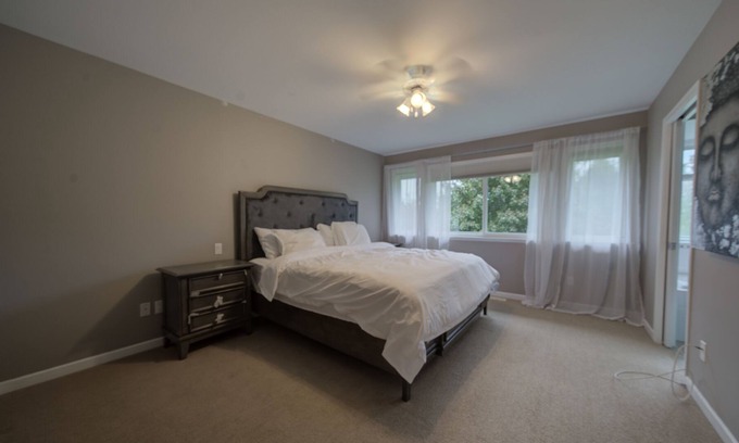 Langley Casa | Beautiful private 4 bedroom home on acreage - King sized bed!