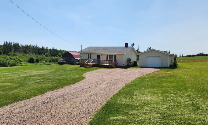Mayfield Casa | Beautiful Private Country Farm Setting Clean 6 Min 5 Km to Cavendish Area