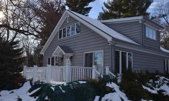 Green Lake Cabaña | Beautiful/Private Carriage House with Lake Access