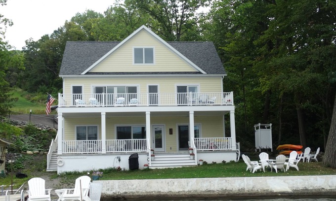 Penn Yan Casa | Beautiful private Custom new build 5 bedroom Keuka lake house on lower road