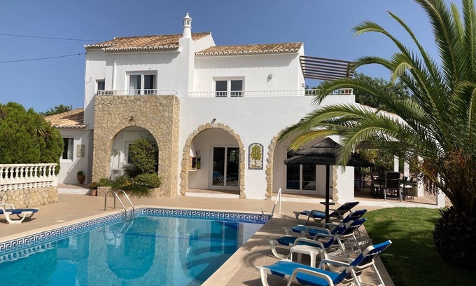 Alcalar Villa | Villa familiar de lujo con piscina privada. Gran acceso a playas, montañas, tiendas