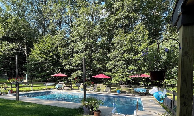 Pine Bush Otro | Beautiful private farmhouse. Close to Minnewaska and Shawangunk Grasslands.