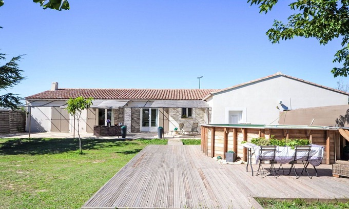 Pernes-les-Fontaines Villa | Estupenda casa de vacaciones privada con WIFI, piscina privada, A/C, TV, patio y aparcamiento