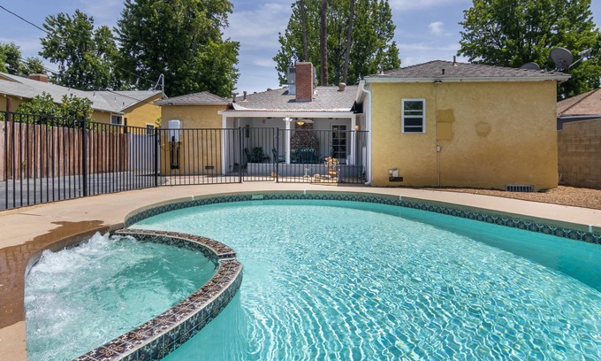 Valley Village Casa | Beautiful private house W/Spa& pool @ heart of LA