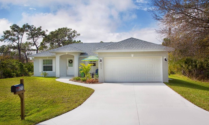 Englewood East Casa | Hermosa cabaña privada e inmaculada- Sunny-Side-Up 4. 7 millas de la playa de Englwood