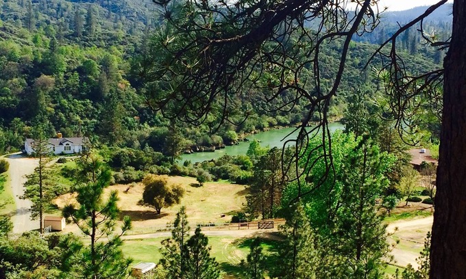 Redding Casa | Rancho privado, capacidad para 46 personas, sala de juegos, piscina, bicicletas mtn, pesca, senderismo y mucho más.
