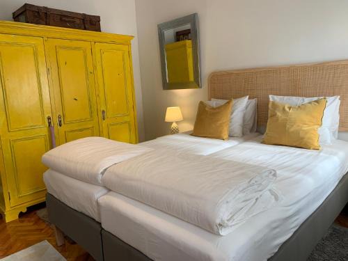 Paco De Arcos Casa | Beautiful Private Room next to Lisbon - NEW