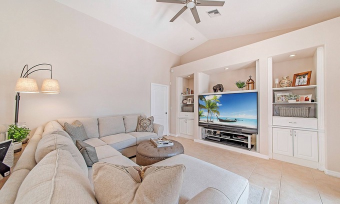 Central Naples Casa | Beautiful Private & Secluded Pool Home - Briarwood